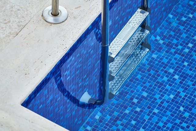 How to Regrout a Swimming Pool